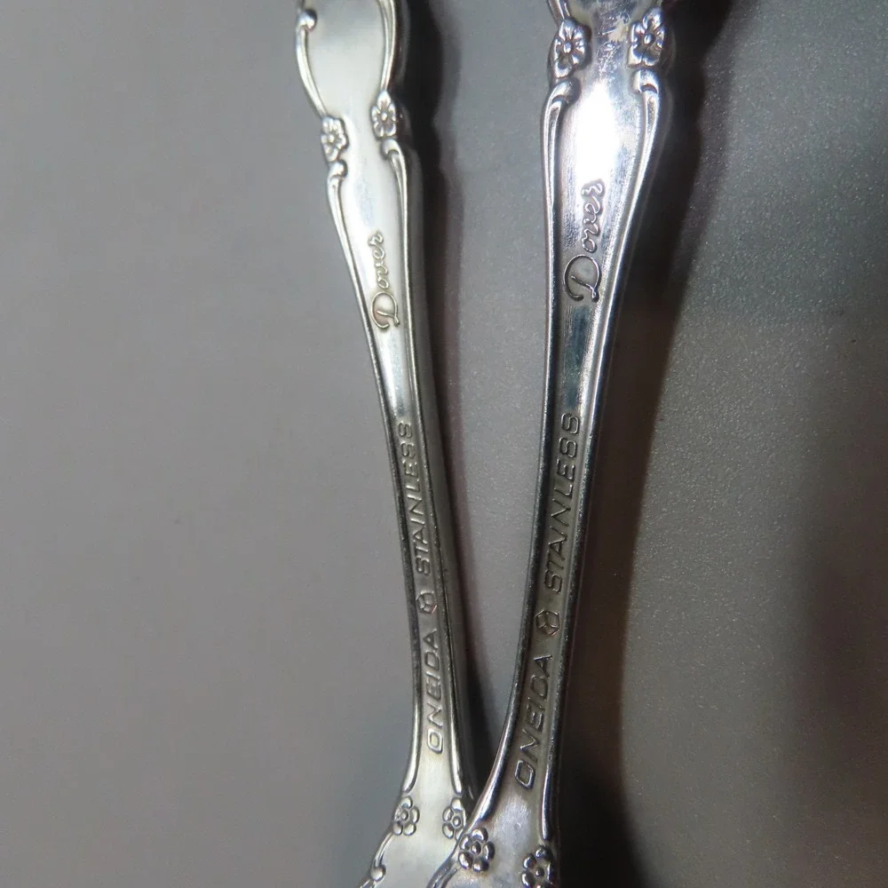 Oneida DOVER‎ 2 Teaspoons Heritage Cube Stainless Flatware Replacements USA